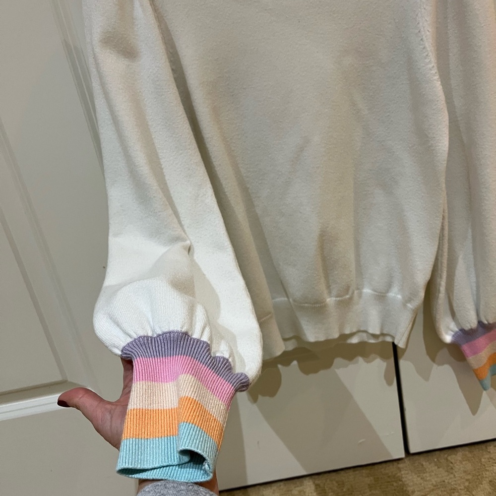 FATE white sweater w color block on sleeve - Picture 3 of 5
